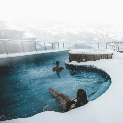 Passion spa: 5 places to watch the snowflakes fall in love from your jacuzzi