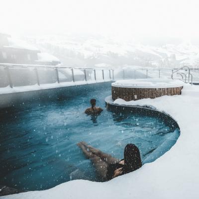 Passion spa: 5 places to watch the snowflakes fall in love from your jacuzzi
