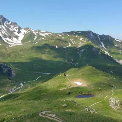 Tour du Crêt du Rey footpath, valley of La Plagne