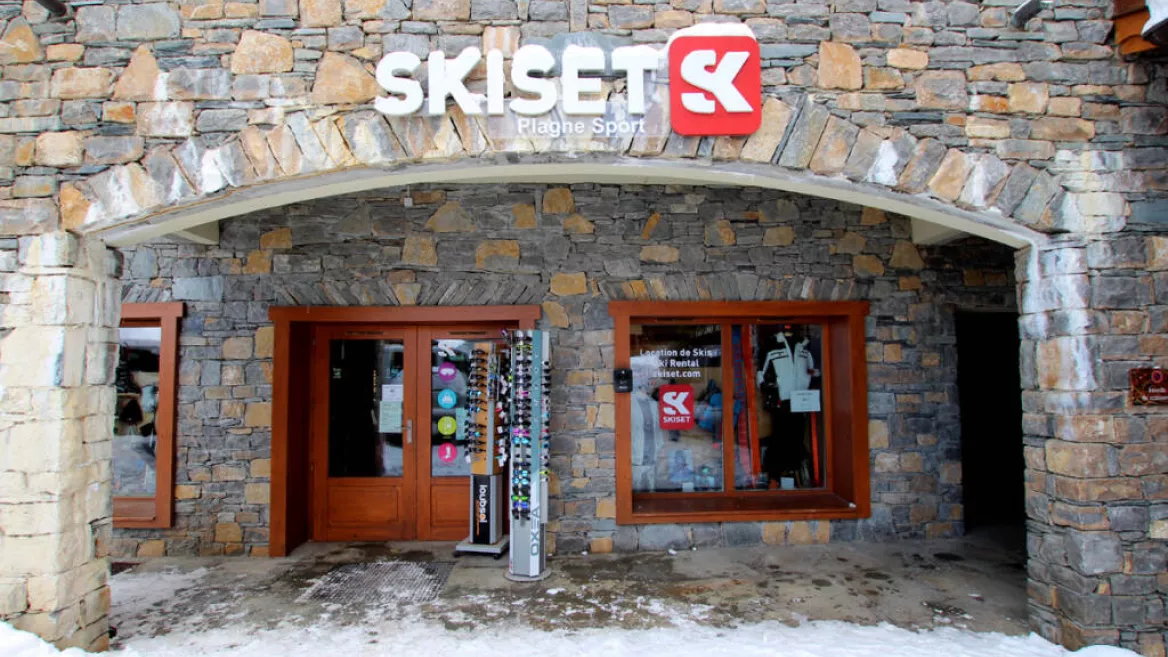 Skiset CGH shopfront