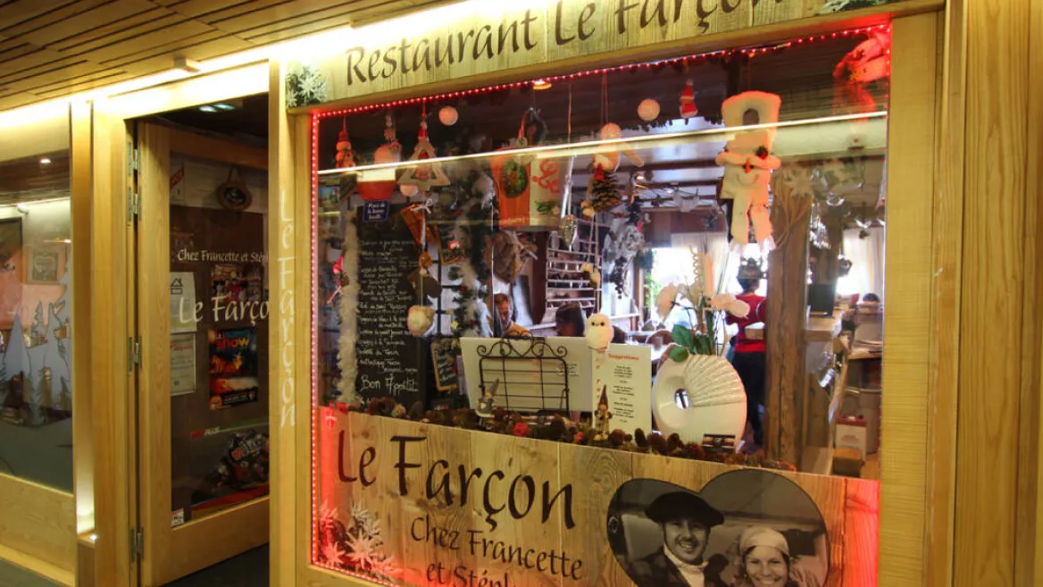 Le Farçon restaurant window