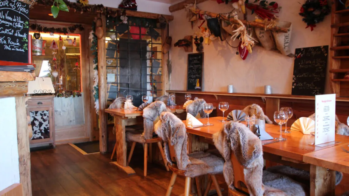 Le Farçon restaurant dining area