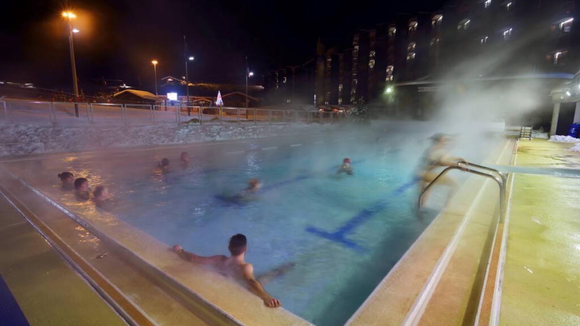 The pool open at night Magic-Pool-1-La-Plagne-Ph-Royer.jpg