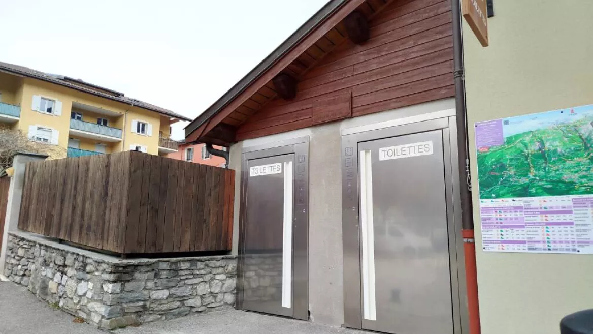 Public toilets next to Aime Tourist Office_Aime-la-Plagne