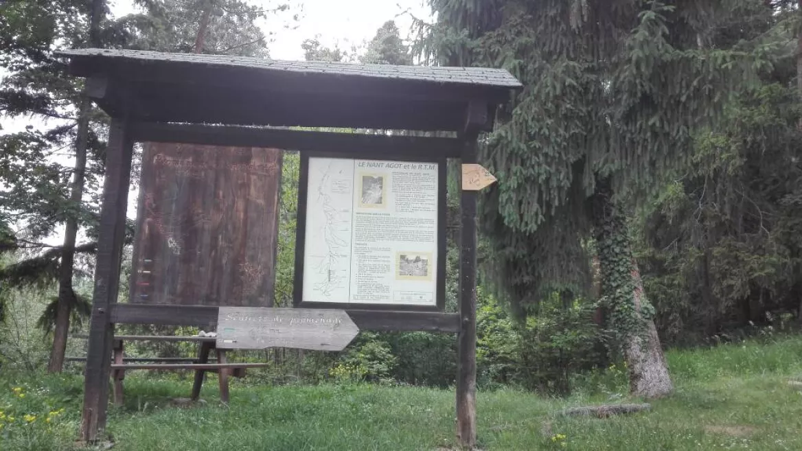 La Combe de Villette footpath, La Plagne valley