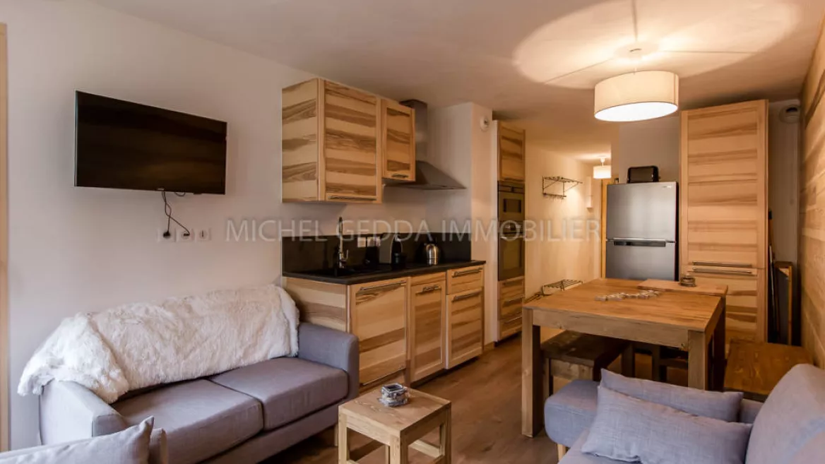 Living/dining room/open-plan kitchen