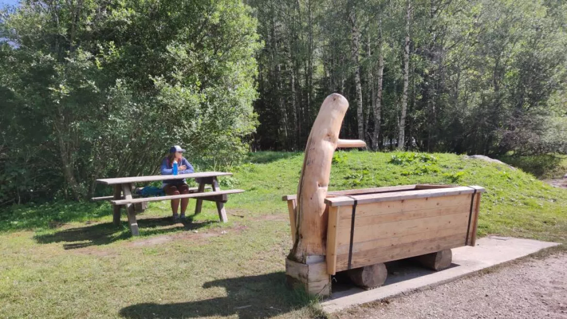 Picnic area from the Laisonnay