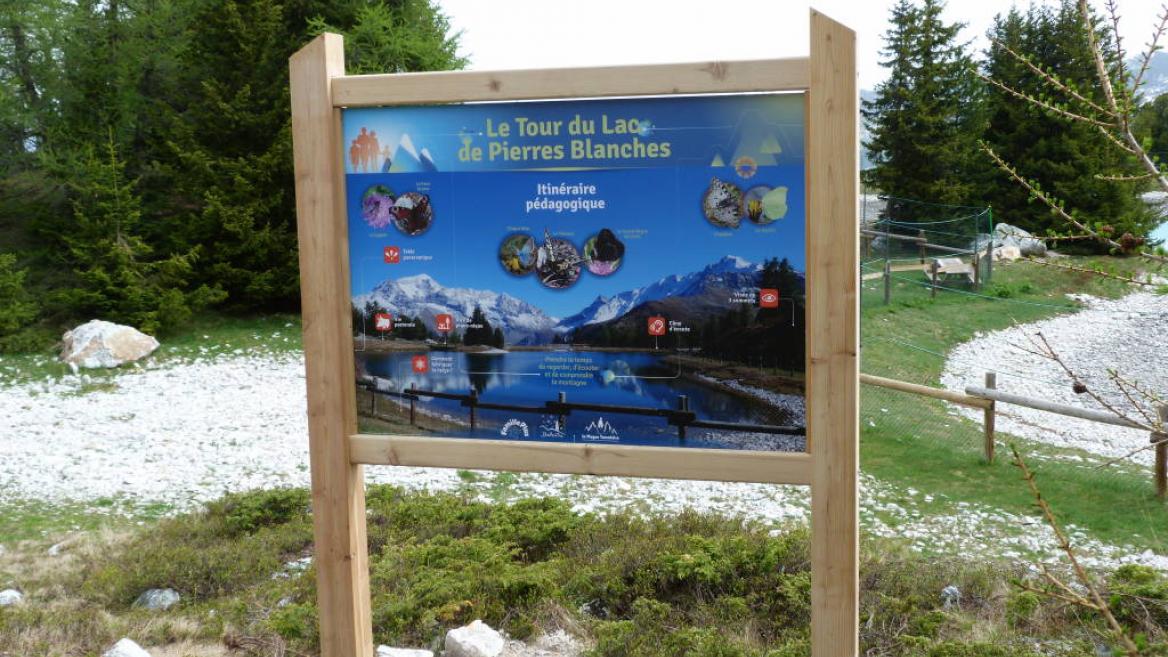 Panneau d'accueil du Tour du Lac des Pierres Blanches