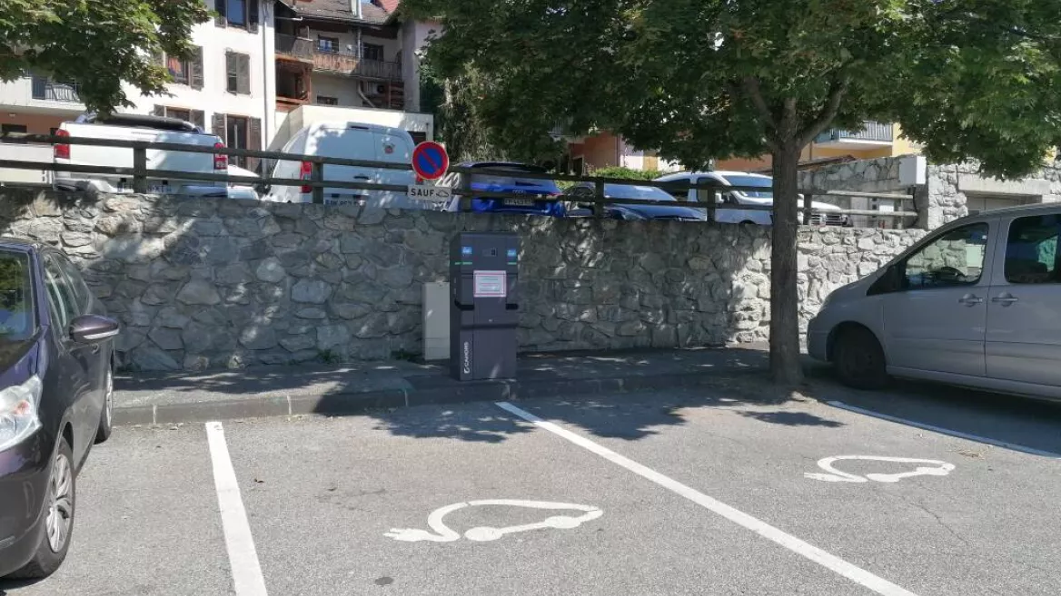 Charging station for electric vehicles in Aime