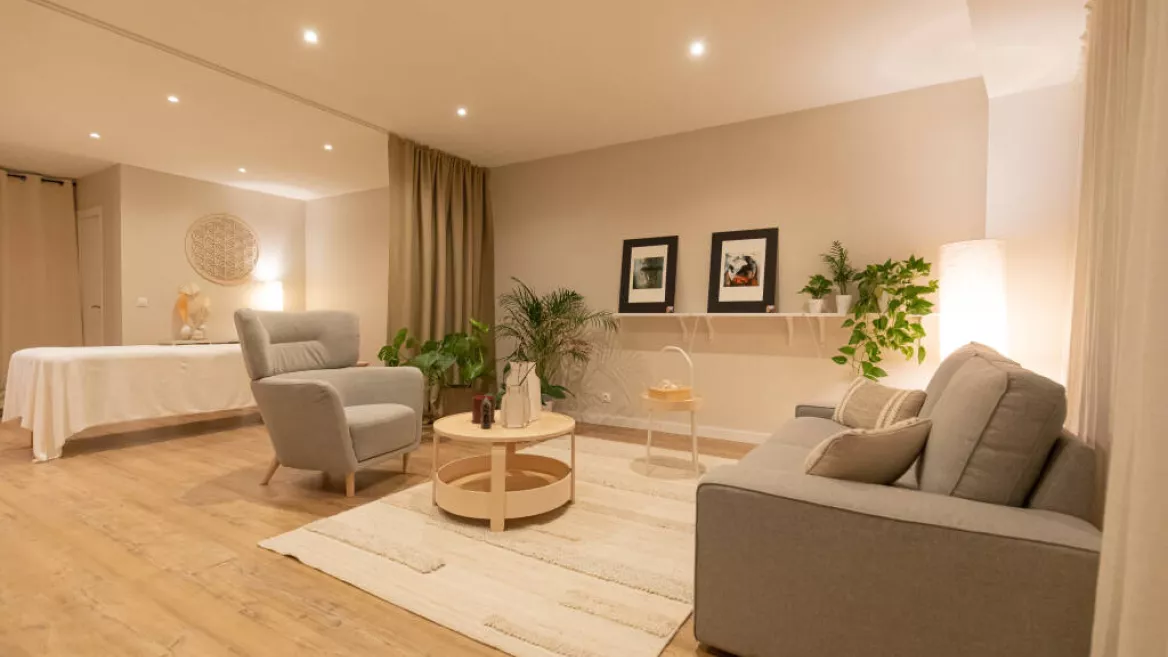 Liza, holistic therapist - practice