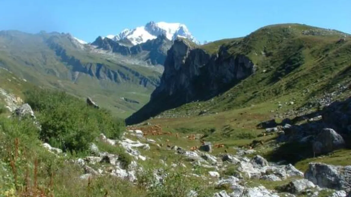 Nature and Discovery I The Neuva Sinkholes_Montchavin-les-Coches