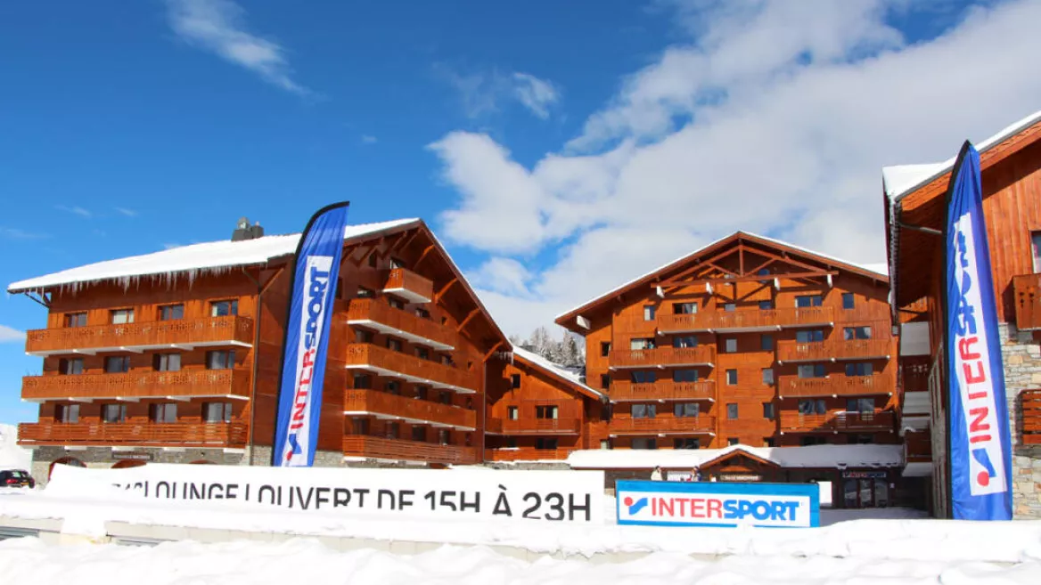 Intersport Plagne Soleil, next to the Vancouver bar
