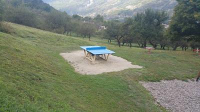 table de ping pong aire de jeux de macot - vallée de la Plagne table de ping pong aire de jeux de macot - vallée de la Plagne