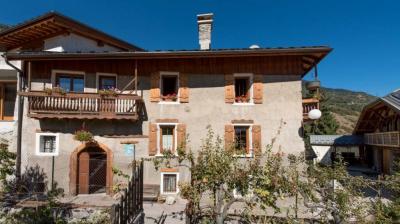 Gîte La Marmorine à Aime-La Plagne
pour 14 personnes, 5 chambres et jardin clos GITE MARMORINE
