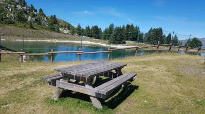 Picnic table at Lac des Pierres Blanches