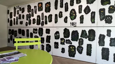 Exhibition | Alpine flowers painted on slate_Aime-la-Plagne