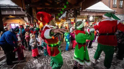 Photo session with Santa's elves and face painting for children_La Plagne