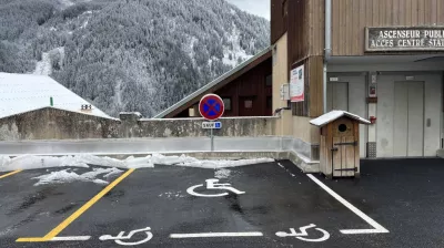disabled parking space_Champagny-en-Vanoise