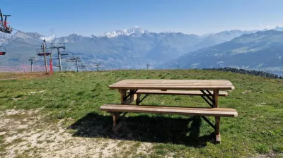 Picnic area at Bijolin_Montchavin-les-Coches