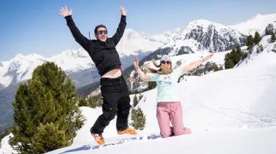 Tennis with ball on snow_La Plagne