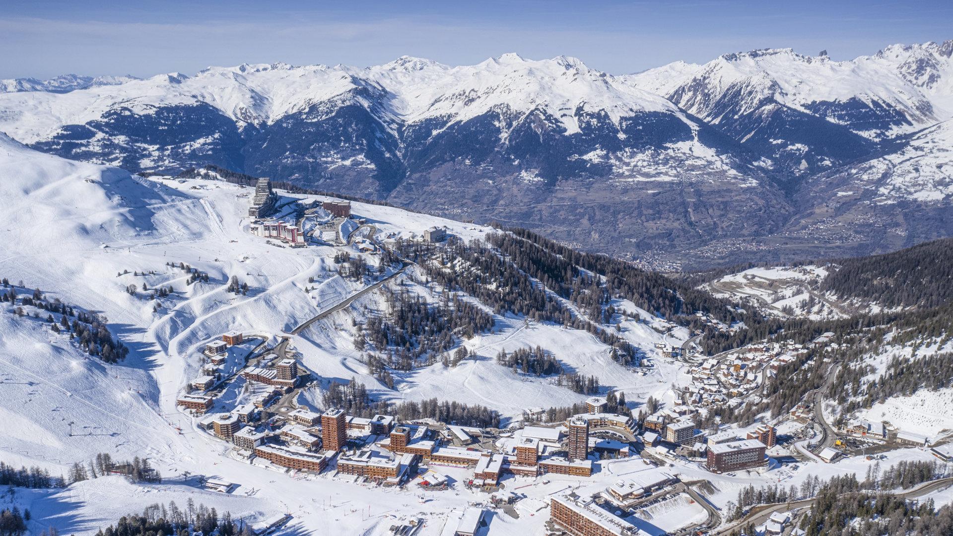 Plagne centre avec vue sur la vallée