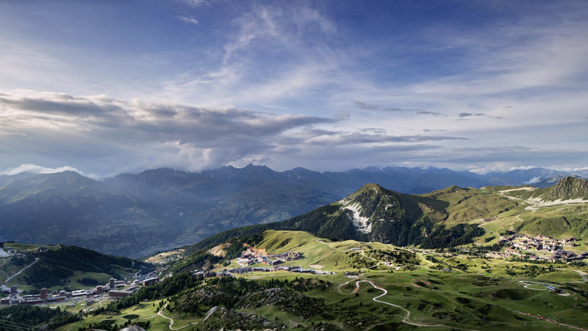 Panorama de la Plagne en été Panorama de la Plagne en été