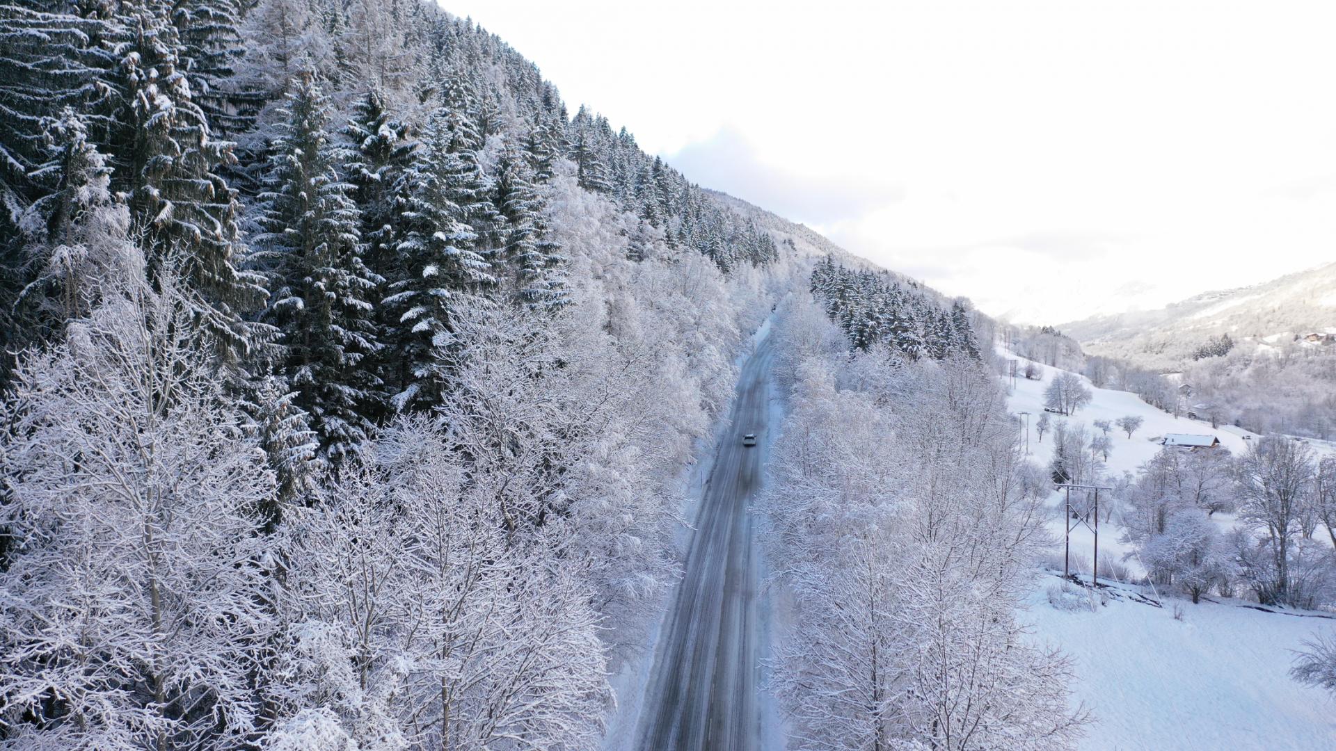 Route en direction de La Plagne en Tarentaise