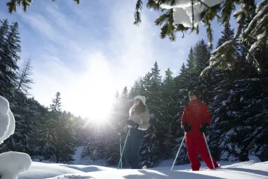 Balade en raquettes en couple à La Plagne Balade en raquettes en couple à La Plagne